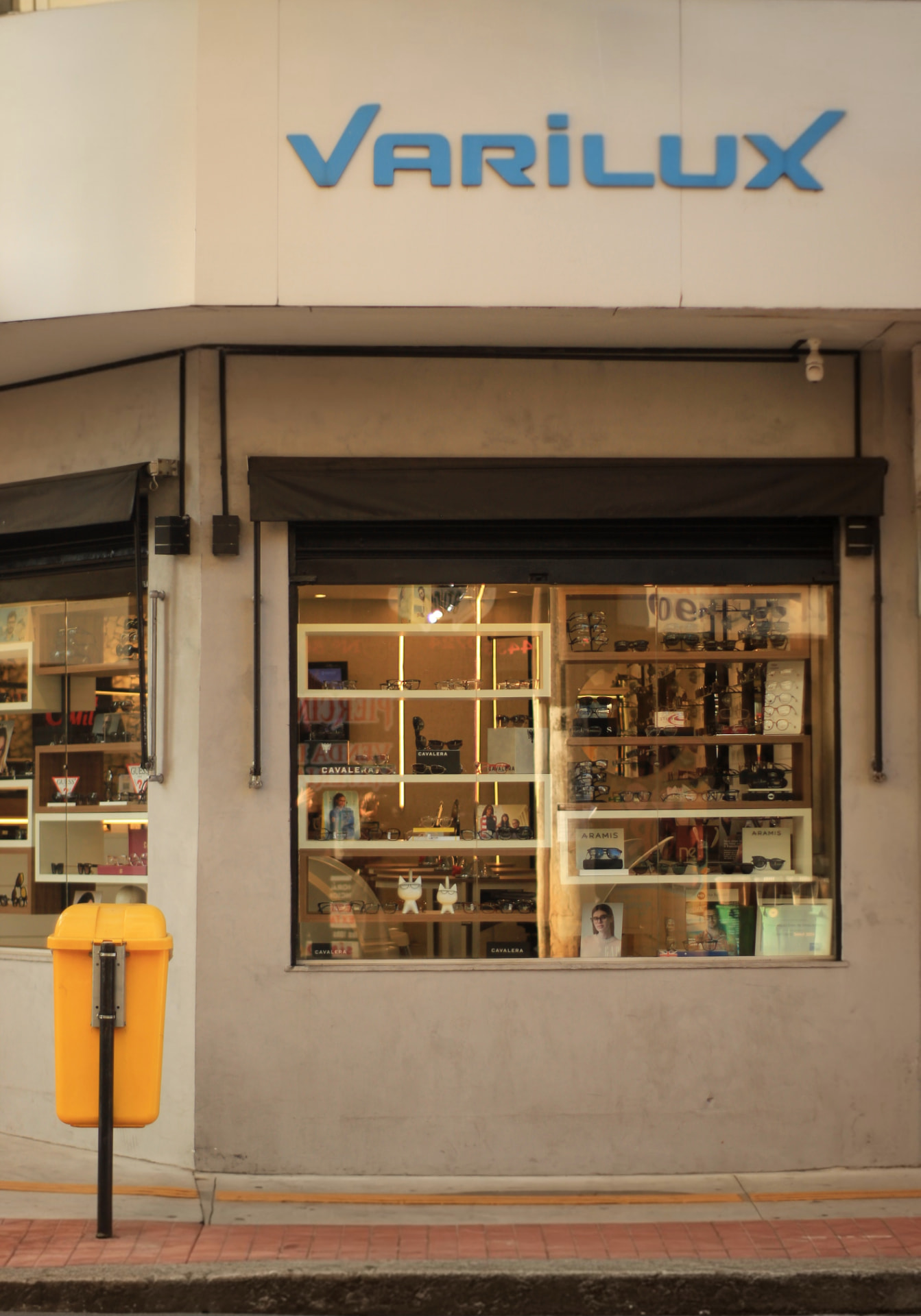 Interior e fachada da Ótica Mila em Santo André